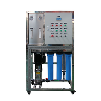 Machine de traitement d'eau RO monophasée 250 LPH certifiée ISO, équipement industriel personnalisé pour la production d'eau pure, filtration par pompe PLC