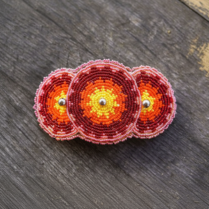 Pince perlée décorative avec broderie à la main - Product Image 1