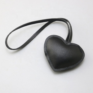 พวงกุญแจรูปหัวใจหนัง PU สุดสร้างสรรค์มีจี้ห้อยกระเป๋าลายนูนเครื่องประดับที่สำคัญเครื่องประดับกระเป๋าสุดน่ารัก - Product Image 2