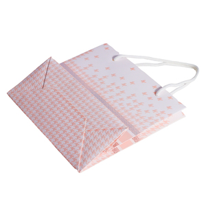 Sacs en papier biodégradables personnalisés pour l'emballage de vêtements, sacs cadeaux cosmétiques en petites séries avec impression couleur et gaufrage - Product Image 4