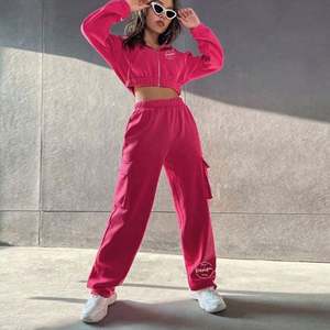 Diseño personalizado de alta densidad Crop Top Sudadera con capucha Short Jogger Set Trajes Ropa de mujer Señoras en blanco recortado Sudadera con capucha Set para mujer - Product Image 6