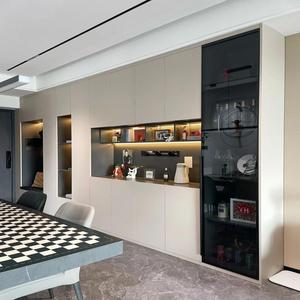 Armoire intégrée de luxe avec quincaillerie à fermeture amortie, résistante aux rayures et sans odeur. Optimisez l'espace d'angle. - Product Image 1