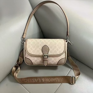 Sacs à <span class=keywords><strong>main</strong></span> en cuir PU personnalisés au design unique, sacs à <span class=keywords><strong>main</strong></span> à bandoulière tendance et bon marché, sacs à <span class=keywords><strong>main</strong></span> de <span class=keywords><strong>classe</strong></span> pour femmes - Product Image 5