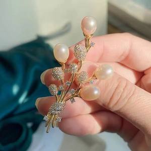 Broche de Moda Otoño Invierno, Elegante Perla Natural de Agua Dulce y Circonita, Ramo de Flores, Accesorio de Lujo Ligero para el Pecho - Product Image 3