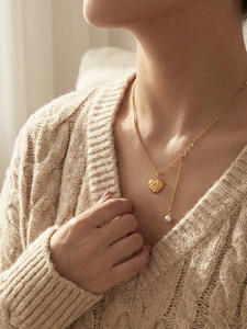 CAIOOCHE Collana con Ciondolo a Cuore in Acciaio Inossidabile Premium, Perle, Placcato Oro, <span class=keywords><strong>Gioielli</strong></span> Incisi, Regalo per la Festa della Mamma - Product Image 2