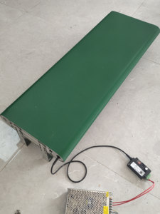 Nuovo Trasportatore a Rulli Elettrico con Motore Integrato, Rulli in Lega di Alluminio Resistenti all'Usura, Mini Nastro Trasportatore da Tavolo - Product Image 3