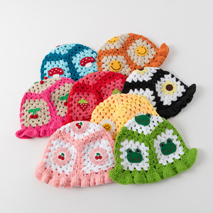 MADESHINE <span class=keywords><strong>Bonnet</strong></span> pour femme tricoté multicolore Floral fraise <span class=keywords><strong>grenouille</strong></span> <span class=keywords><strong>Crochet</strong></span> Ruffle Beanie fait à la main creux ajouré tricot seau chapeau - Product Image 2