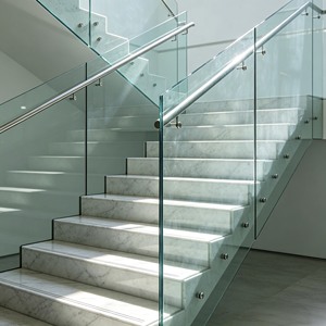 Verre trempé stratifié en gros pour marches d'escalier et garde-corps – Verre sandwich renforcé antidérapant de sécurité, épaisseur personnalisée - Product Image 1
