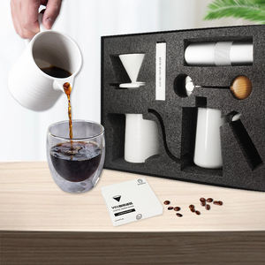 Petite cafetière ensemble coffret cadeau <span class=keywords><strong>café</strong></span> fait <span class=keywords><strong>à</strong></span> la main ensemble cadeau Premium 304 acier inoxydable blanc étui de voyage Kit <span class=keywords><strong>café</strong></span> arabe - Product Image 1