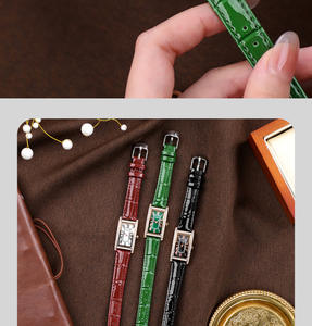 Montre carrée pour femme de style vintage avec accents de diamants, design haut de gamme, spéciale Noël - Product Image 5