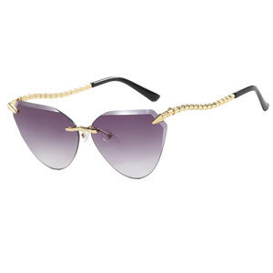 Occhiali da Sole di Lusso Senza Montatura per Donna 2025, Design Unico a Squame di Serpente, Montatura in Metallo, Bianco Rosso Irregolare - Product Image 5