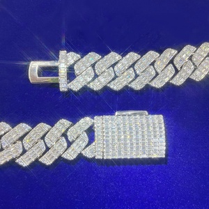 Collar de Moissanita Baguette de Lujo de 19 mm de Ancho con Certificado GRA y Cadena Cubana - Product Image 4