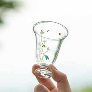Verre à pied haut en borosilicate à motif marguerite, thème printemps, pour thé, eau, vin, usage individuel ou pour les fêtes - Product Image 2