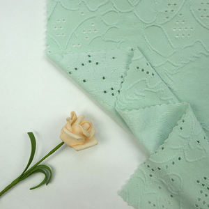 Vente en gros textile trou jacquard tricoté tissu teint uni élasthanne spandex telas punch tissus jacquard <span class=keywords><strong>pour</strong></span> vêtements - Product Image 3