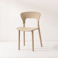 Vente en gros d'usine de chaises de jardin d'extérieur en plastique noir polypropylène PP monobloc pour restaurant moderne