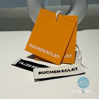 Étiquettes suspendues orange en papier spécial, étiquettes tissées, accessoires vestimentaires personnalisés, livraison rapide, étiquettes sur mesure