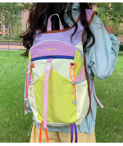 Mochila de Senderismo Geométrica Impermeable de Moda 2026, Personalizada, Ligera, de Gran Capacidad, con Cierre de Nylon y Diseño Arqueado - Product Image 3