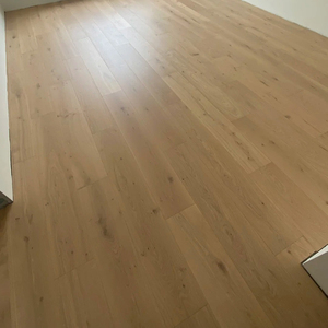 Parquet en bois d'ingénierie à lattes larges, qualité ISO9001, ABCD, anti-moisissure, système clic, brossé, multicouche 18mm pour villa - Product Image 4