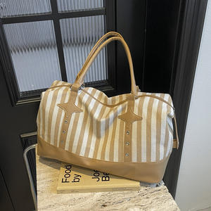 Sac fourre-tout de voyage en toile à rayures pour femmes Sac de voyage à bandoulière de grande capacité Sac de sport de nuit avec poignée en cuir - Product Image 5