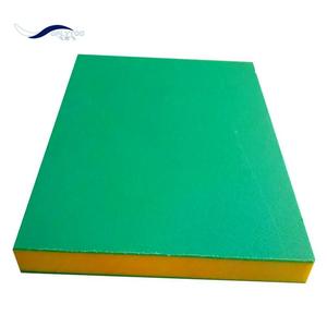 Materiale HDPE Bicolore con Finitura Opaca Testurizzata Antiscivolo per Applicazioni di Pavimentazione in Magazzino - Product Image 2