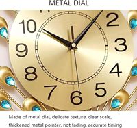 Horloge murale décorative élégante et légère avec une construction robuste, idéale pour embellir les espaces domestiques et de bureau
