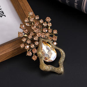 Broche <span class=keywords><strong>de</strong></span> fleur en cristal entièrement ornée <span class=keywords><strong>de</strong></span> strass pour homme, <span class=keywords><strong>boucle</strong></span> en alliage exquise pour mariages et fêtes, badge doré pour banquets - Product Image 4