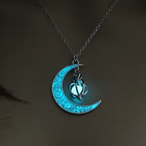 2021 Hot Wholesale Luminous Crescent Moon Pendant Necklace Glowing In The Dark Half Moon Stone Lantern Necklace