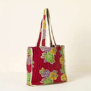 Sac fourre-tout vintage en tissu Kantha matelassé, fabriqué à la main en Inde, sac de marché tendance, sac fourre-tout vintage pour le marché - Product Image 1