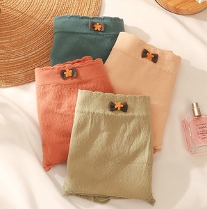 Slip a triangolo sottile in grafene senza cuciture, taglio alto, traspirante, con finiture in pizzo, per donne curvy (75-110 kg) - Product Image 3