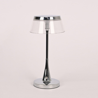 UP OEM lampe de table à LED portable capteur tactile batterie au lithium rechargeable lampe de table d'étude pour restaurant hôtel