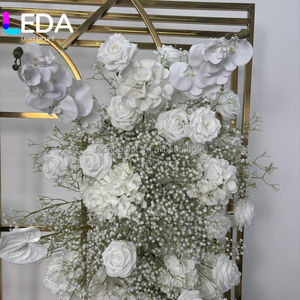 Guirlande florale LEDA de roses blanches et de gypsophiles artificiels – Décoration populaire pour mariages et anniversaires - Product Image 2
