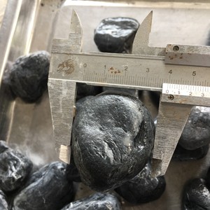 Galets noirs non polis, 5 pièces, pierre de gravier paysager pour aménagement paysager - Product Image 2
