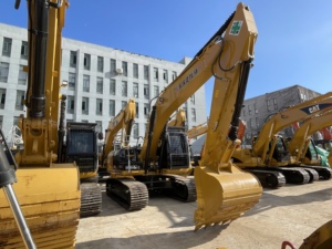Excavatrice sur chenilles d'occasion d'origine japonaise CAT 320D2L, 20 tonnes, de taille moyenne, avec chenilles longues, prête pour l'expédition maritime. - Product Image 4