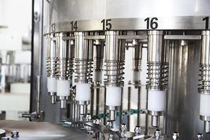 3000bph 330ml di soda che fa l'imbottigliamento di acqua macchina per il riempimento di bottiglie di <span class=keywords><strong>prezzo</strong></span> macchine per il confezionamento di bottiglie di acqua in piccola scala - Product Image 4