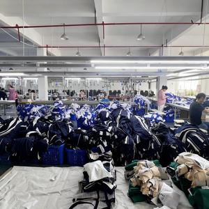 เสื้อแจ็คเก็ตแบบแข็งน้ำหนักเบาสำหรับกิจกรรมกลางแจ้ง ผู้ชาย ผู้หญิง ซิป กันน้ำ กันลม ระบายอากาศ ขายส่ง B2B รับผลิตแบบ OEM ODM ปรับแต่งได้ - Product Image 5