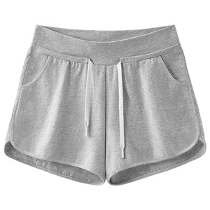 Short de maternité cristallin gris clair en coton fin avec taille élastique pour la grossesse printemps-été - Product Image 5
