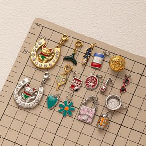 Iconos cotidianos y originales |   Colgantes de Acero Inoxidable con Baño de Oro PVD de 18K y Esmalte para Fabricación de Joyería DIY |   Amuletos de la Suerte - Product Image 3