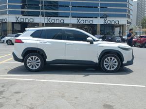 Toyota <span class=keywords><strong>Corolla</strong></span> <span class=keywords><strong>Cross</strong></span> SUV I4 1.8L Hybride Toit ouvrant panoramique Sièges en cuir Pneu R17 Transmission automatique Boîte de vitesses automatique Toit en alliage d'aluminium Occasion - Product Image 2