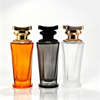 Nouveau flacon de parfum en verre coloré semi-translucide à découpe géométrique unique de 100 ml avec bouchon doré, logo personnalisé et boîte cadeau