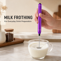 Mousseur à lait électrique violet en gros avec fouet en acier inoxydable 304 et poignée en aluminium pour café et mousse de lait 111 Chars
