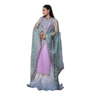 Vestido Punjabi de Salwar Kameez de seda bordado azul claro hecho a mano de la colección India pakistaní - Product Image 1