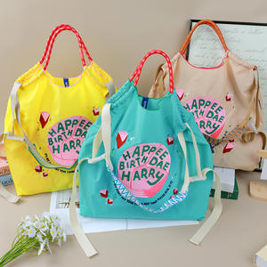 Nuevo bolso bordado impermeable de nailon ecológico para mujer con gran capacidad y cierre de cremallera de estilo moderno que combina con todo - Product Image 2