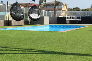 2025 haute qualité ignifuge PP matériel <span class=keywords><strong>gazon</strong></span> artificiel <span class=keywords><strong>pas</strong></span> <span class=keywords><strong>cher</strong></span> tapis d'herbe <span class=keywords><strong>synthétique</strong></span> pour pelouse de jardin - Product Image 6