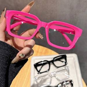 Nuovi <span class=keywords><strong>Occhiali</strong></span> alla Moda 2024 con Montatura Leggera Blu e Nera, Modello Quadrato Grande, Lenti Piatte Unisex Anti-Luce Blu di Tendenza - Product Image 2