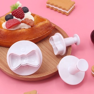 Lot de 3 moules en plastique mignons en forme de nœud <span class=keywords><strong>papillon</strong></span> pour la décoration de gâteaux et la simulation de sucre, outils de découpe de biscuits, approvisionnement direct usine - Product Image 1