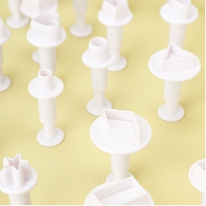 Set di 3/4 Pezzi di Stampi in Plastica per Taglio, Strumenti per Orecchini, Modellazione di Argilla, Polimero, Ceramica, Taglierine a Forma di Cuore e Stella, Strumenti Fai-da-Te per Modellazione di Figure - Product Image 2