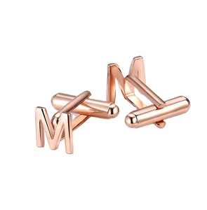 Qiuhan OEM/ODM 925 <span class=keywords><strong>argent</strong></span> Sterling hommes bijoux <span class=keywords><strong>bouton</strong></span> personnalisé <span class=keywords><strong>lettre</strong></span> <span class=keywords><strong>bouton</strong></span> <span class=keywords><strong>de</strong></span> <span class=keywords><strong>manchette</strong></span> pour hommes cadeau - Product Image 1