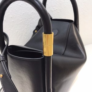 Женская однотонная сумка через плечо - Product Image 3