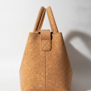 Sac fourre-tout isotherme en liège, tissu en liège naturel, poignées roulées, fermeture éclair discrète, logo personnalisé, cadeau - Product Image 5
