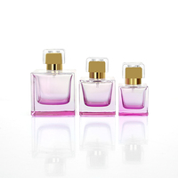Flacon de parfum carré rose en verre de haute qualité, réutilisable, nouveau prix, 30ml 50ml 100ml, avec couvercles dorés, 100 pièces, pulvérisateur à pompe estampé à chaud